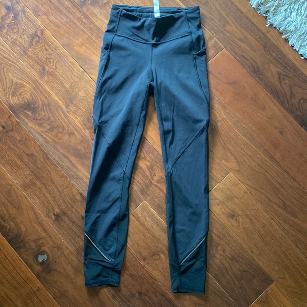 Lulu lemon leggings with mesh and pockets